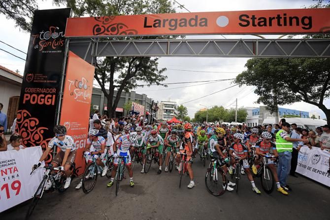 The peloton gathers on the start line for the opening stage of the Tour de San Luis.