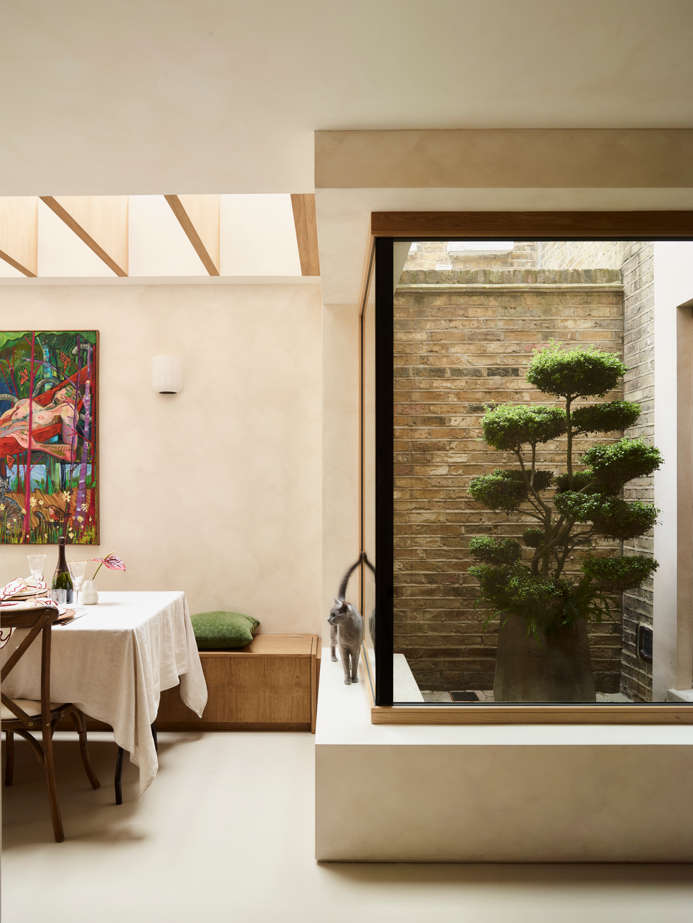 Extended space with internal courtyard