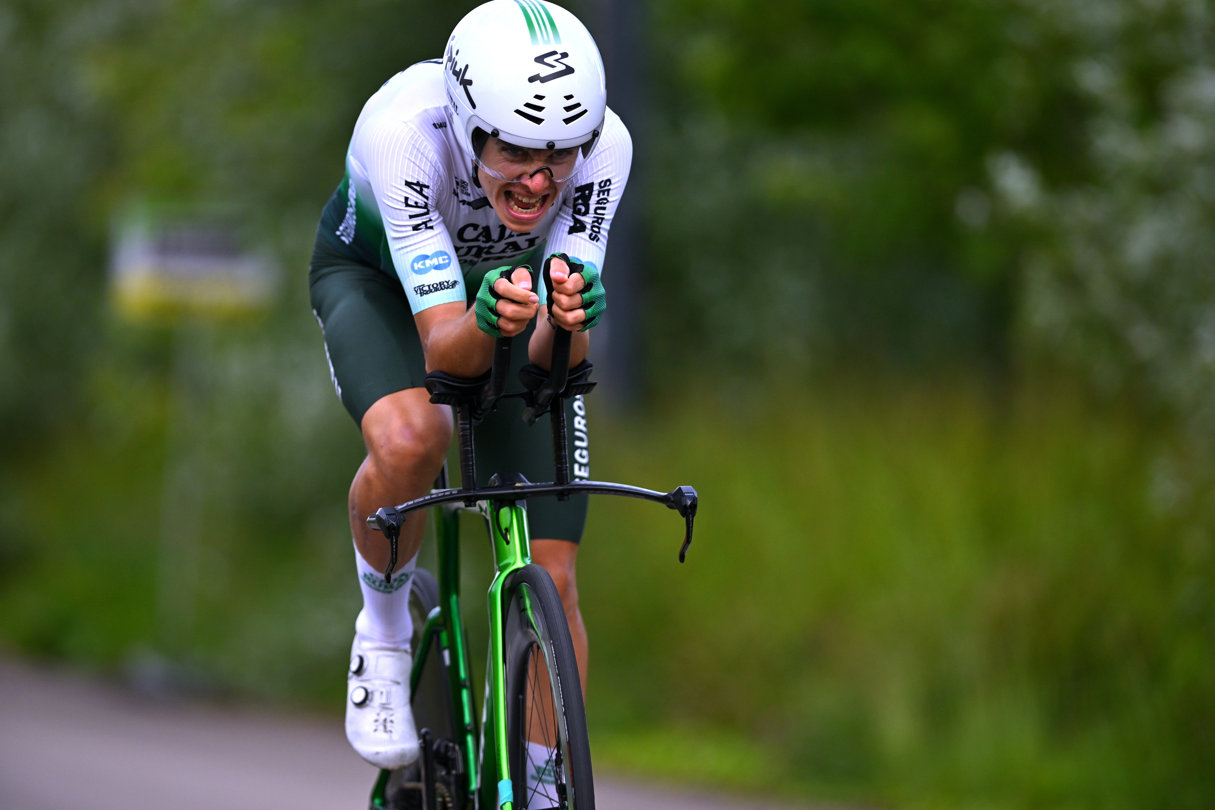 Jaume Guarde&ntilde;o competing in a time trial for Caja Rural