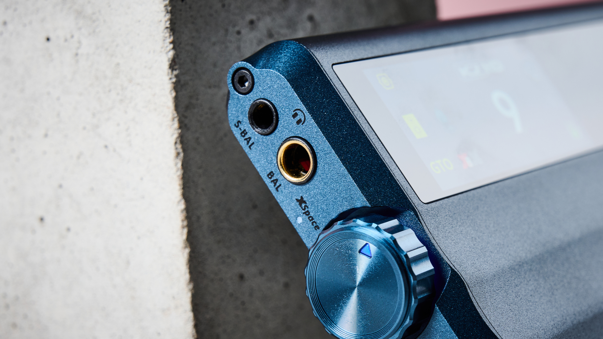 Headphone ports on the iFi iDSD GR 2