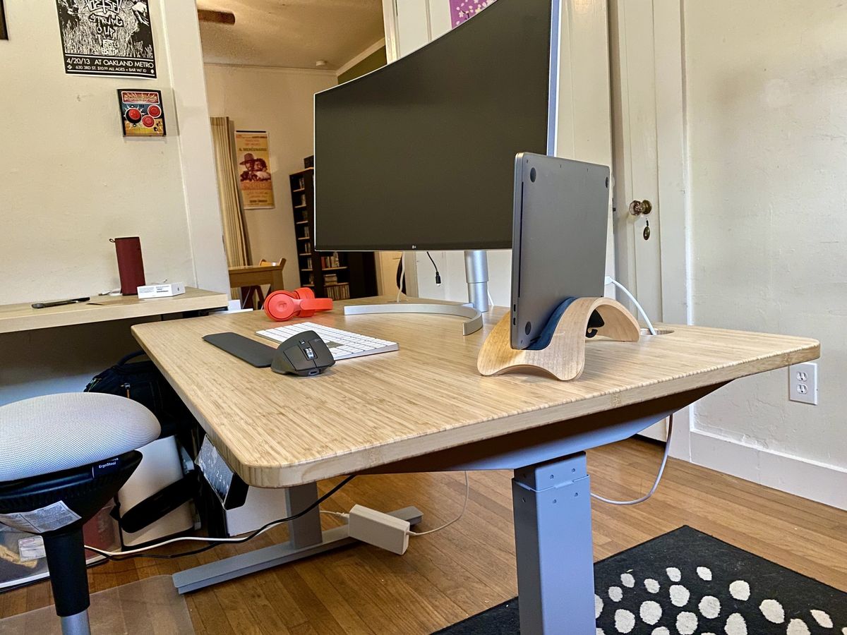 Autonomous SmartDesk 2 review Luxury standing desk at a budget price
