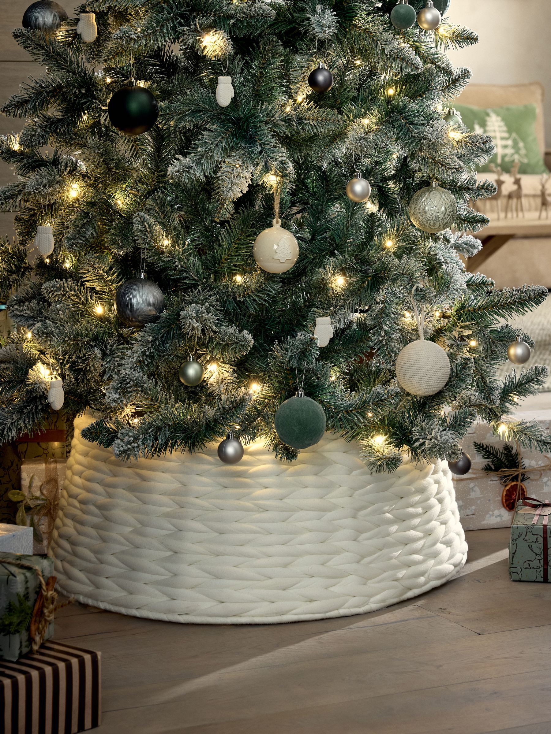 White Chunky Knit Tree Skirt - Size One