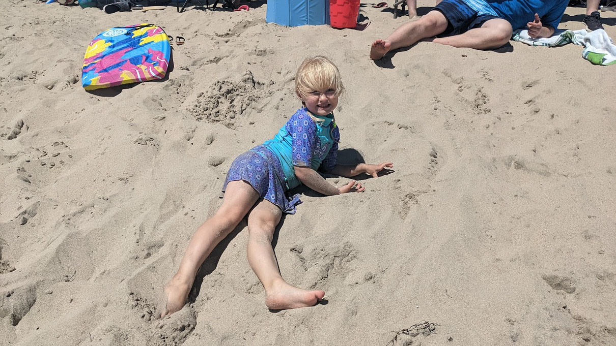 Photoshop: Girl on beach unedited
