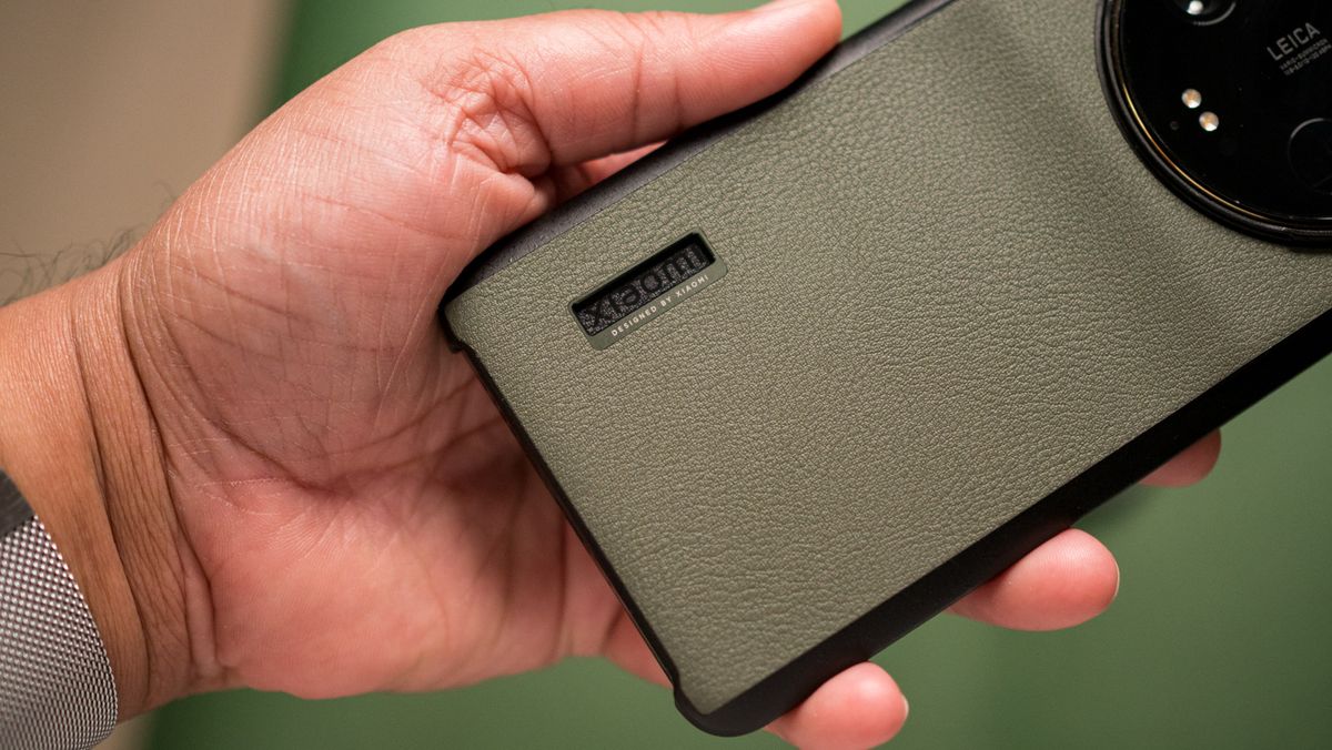 Xiaomi 13 Ultra camera case showing off Xiaomi logo