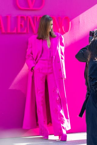 Editorial Images Valentino : Outside Arrivals - Paris Fashion Week - Womenswear F/W 2022-2023