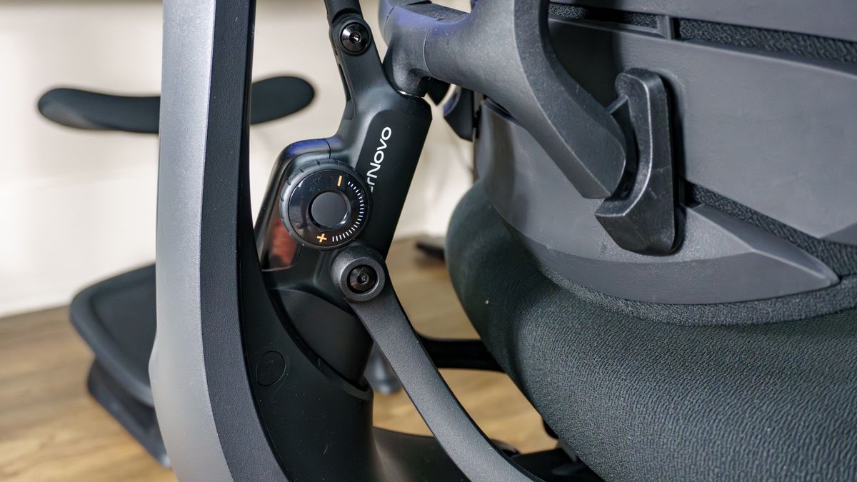 A close-up shot of the adjustment knob used to control the LiberNovo Omni SE's lumbar support