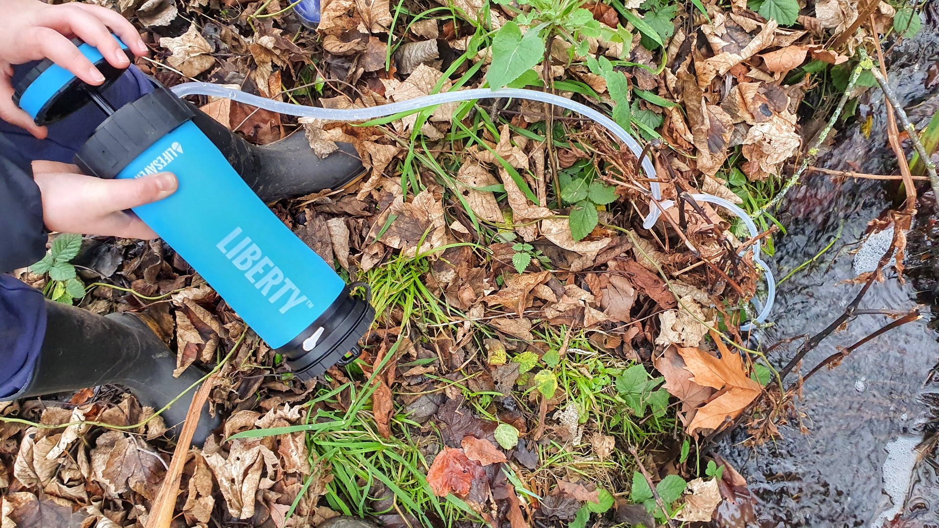 Do filter water bottles for hiking really work? We tried one out on this dodgy stream water! T3