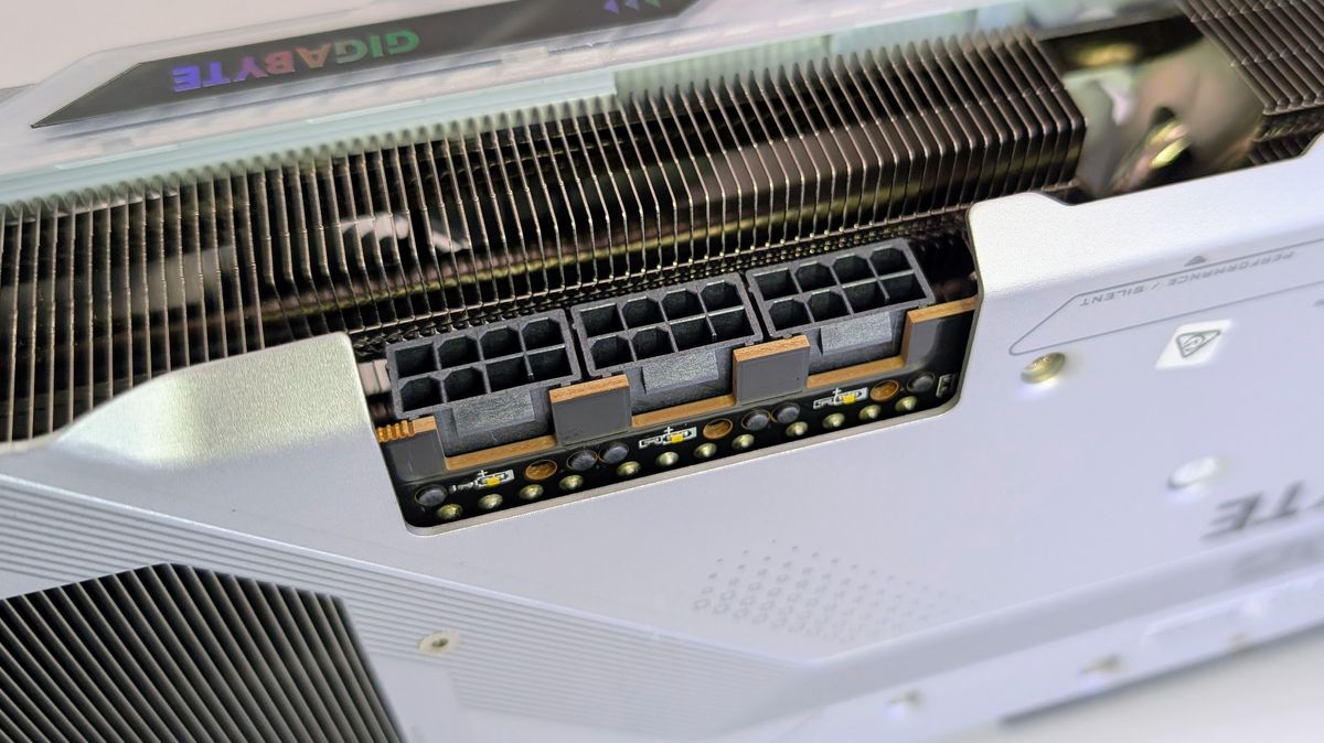 Gigabyte Radeon RX 9070 XT Gaming OC Ice 16GB power connectors close up