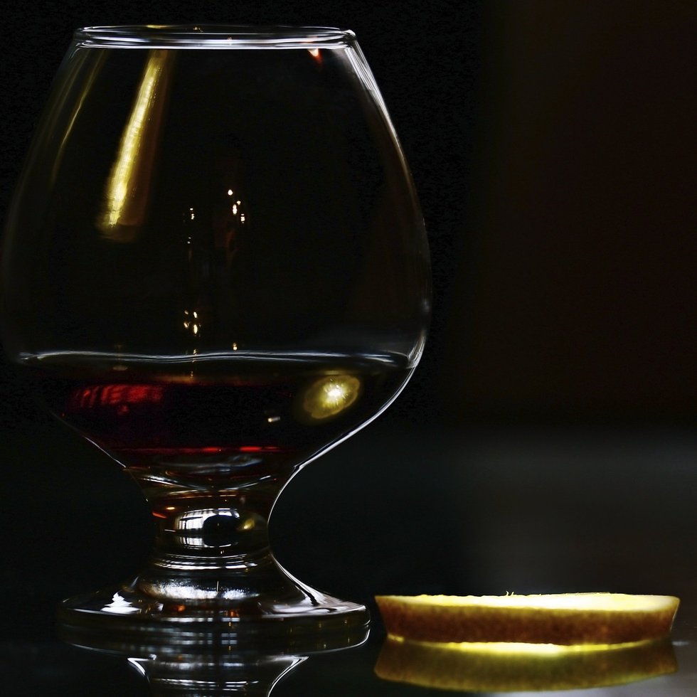 10-whisky-cocktails-every-serious-man-should-try-2-1556688201-xWp7.jpg