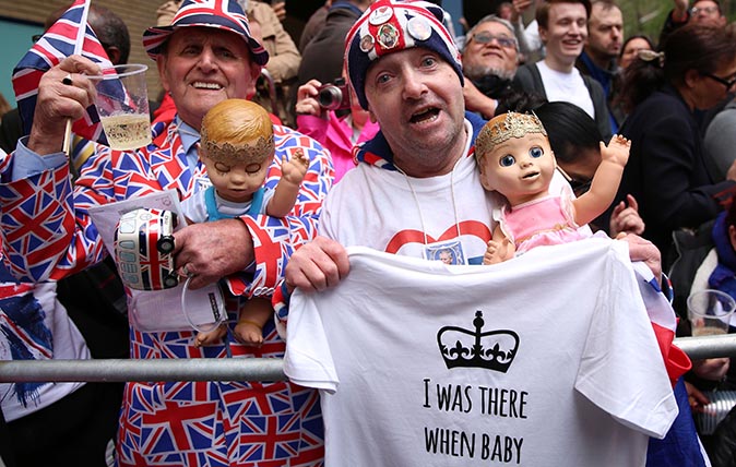 Royal fans celebrate the news that Britain&#039;s Catherine, Duchess of Cambridge gave birth to a baby boy outside the Lindo Wing at St Mary&#039;s Hospital in central London, on April 23, 2018. Photo by Isabel INFANTES / AFP