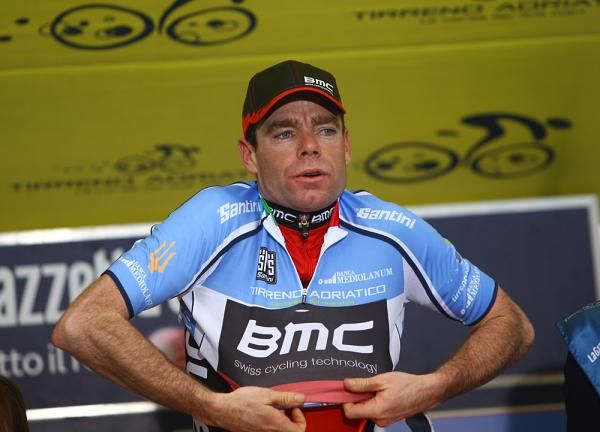 Cadel Evans dons another azzurri jersey as Tirreno-Adriatico leader