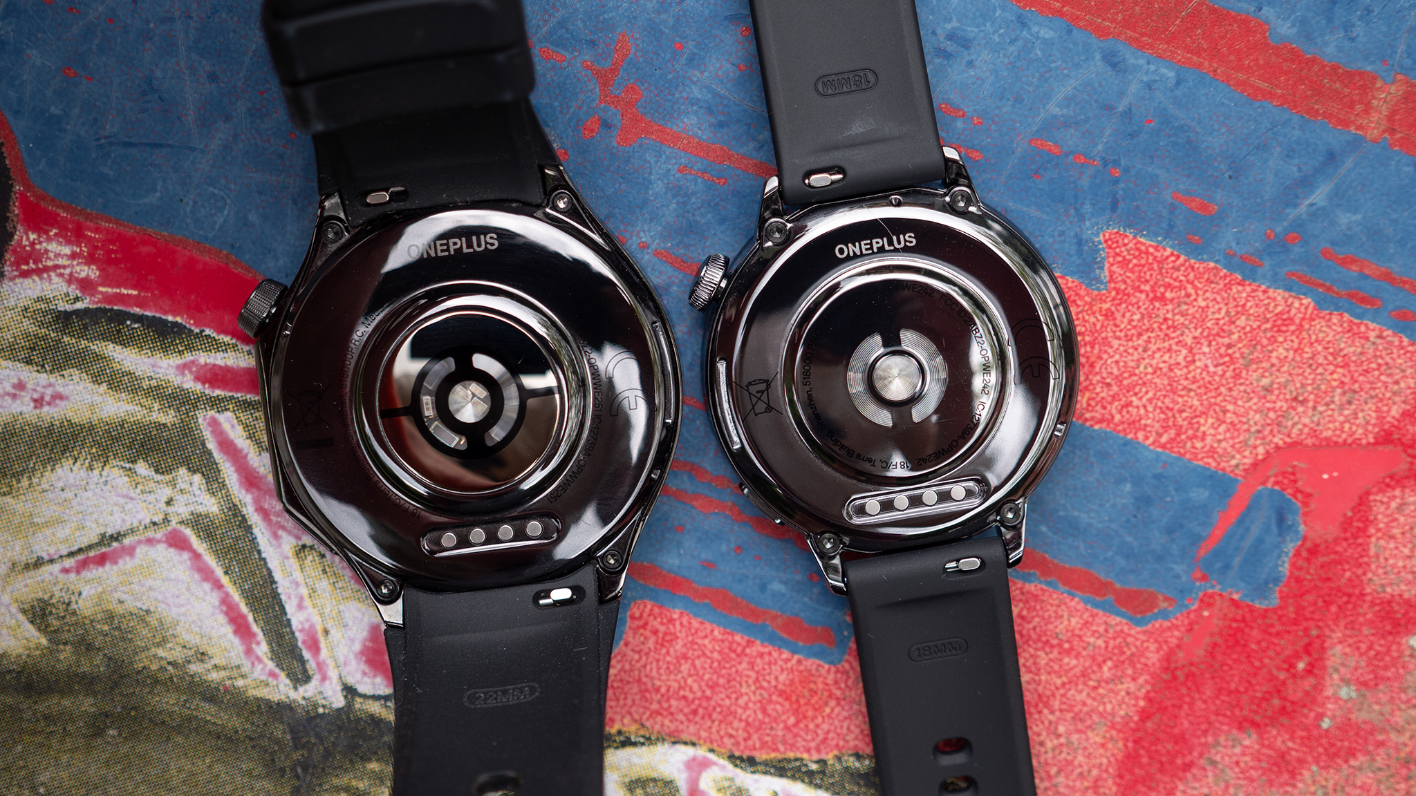 Comparing the backsides of the OnePlus Watch 3 and OnePlus Watch 3 43mm