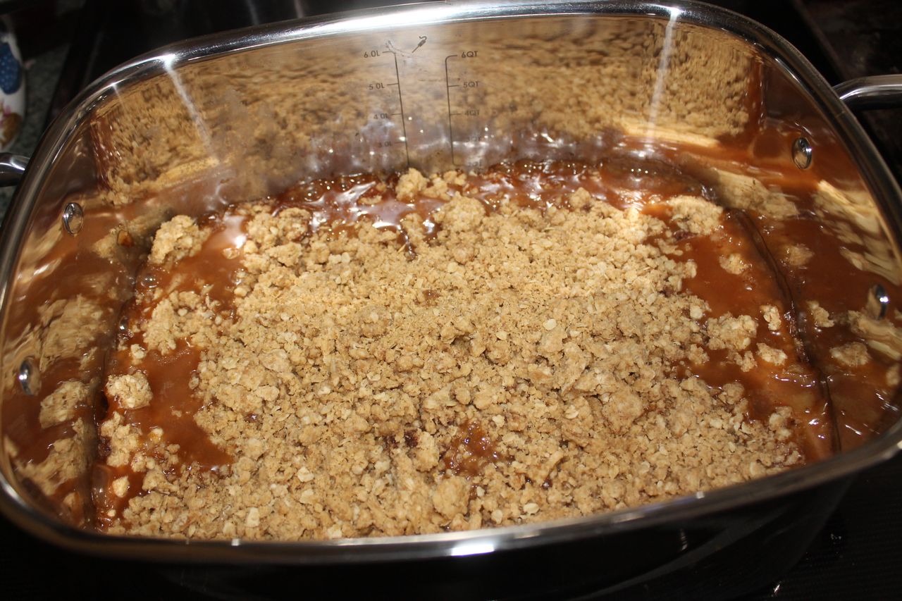 an apple crisp cooked in the Wolf Gourmet Multi-Function Cooker