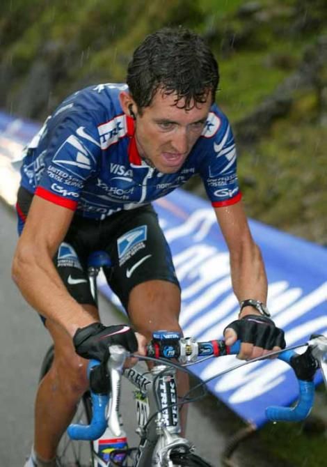 Roberto Heras made light work of the gradient to triumph atop the Angliru in 2002.