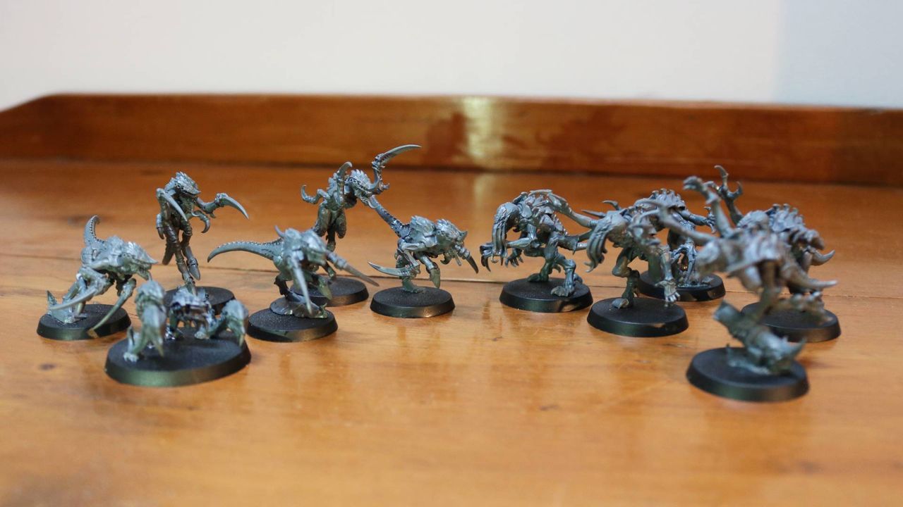 New Tyranid Hormagaunt and Termagaunt models standing together on a wooden table