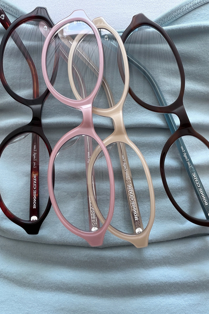 Brown, pink, and tan pairs of glasses.