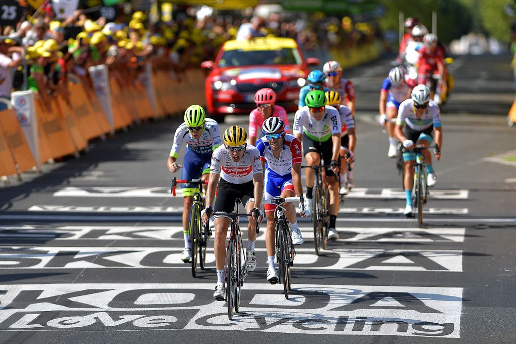 Thibaut Pinot finishes stage 10 at the Tour de France with a group 1:40 down
