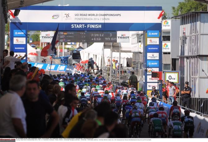 Plenty of people turned up for the men's U23 road race at the finish/start line