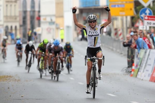 Amanda Miller (HTC-HighRoad) celebrates her win