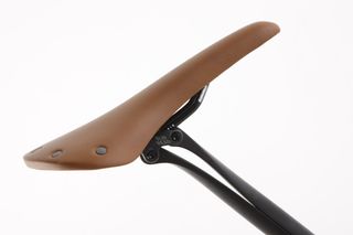Canyon's VCLS seat post adds comfort while the leather saddle looks cool