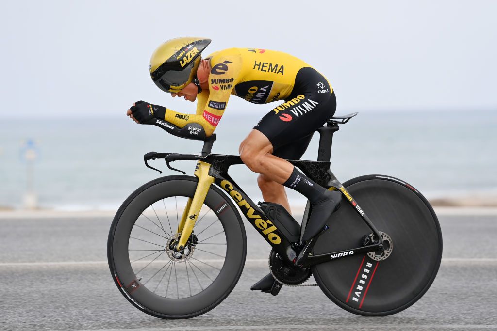 ALICANTE SPAIN AUGUST 30 Primoz Roglic of Slovenia and Team Jumbo Visma sprints during the 77th Tour of Spain 2022 Stage 10 a 309km individual time trial stage from Elche to Alicante LaVuelta22 WorldTour on August 30 2022 in Alicante Spain Photo by Justin SetterfieldGetty Images