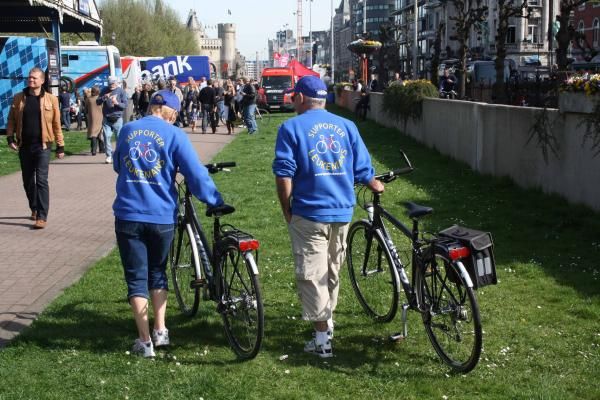 Bjorn Leukemans fans at the start in Antwerp.