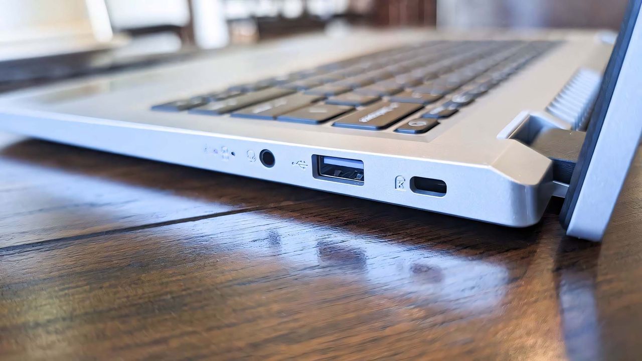 Acer Aspire Go 14 left ports.