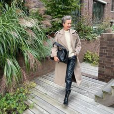 Outfit with neutral trench with black leather trousers