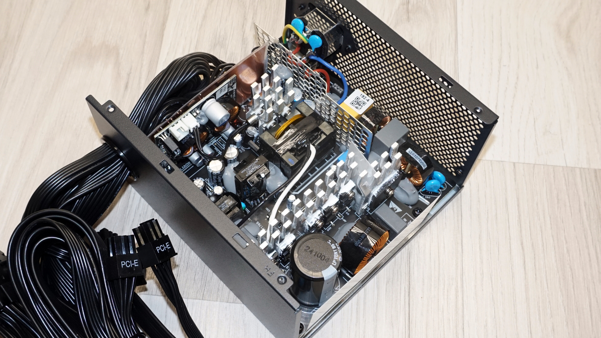 Cooler Master MWE Bronze V2 230V 650W