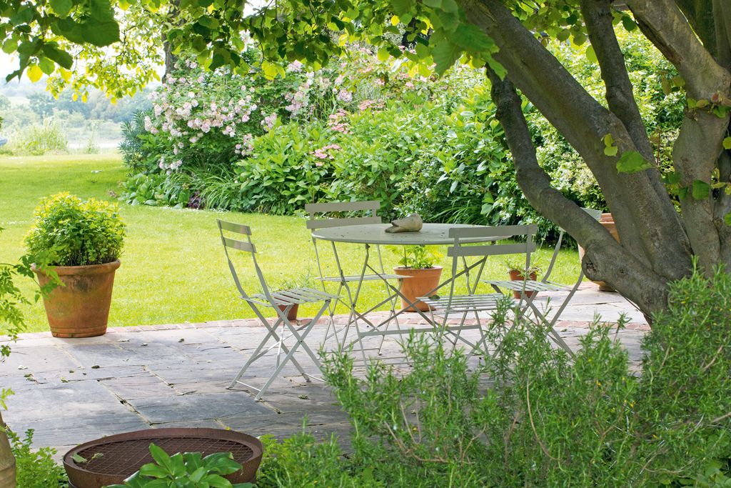 Painting metal garden furniture Real Homes