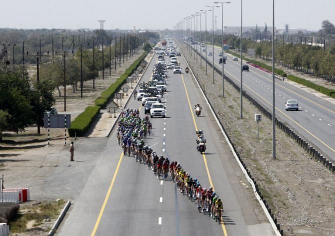 The peloton battles the win during stage 4 of the Tour of Oman