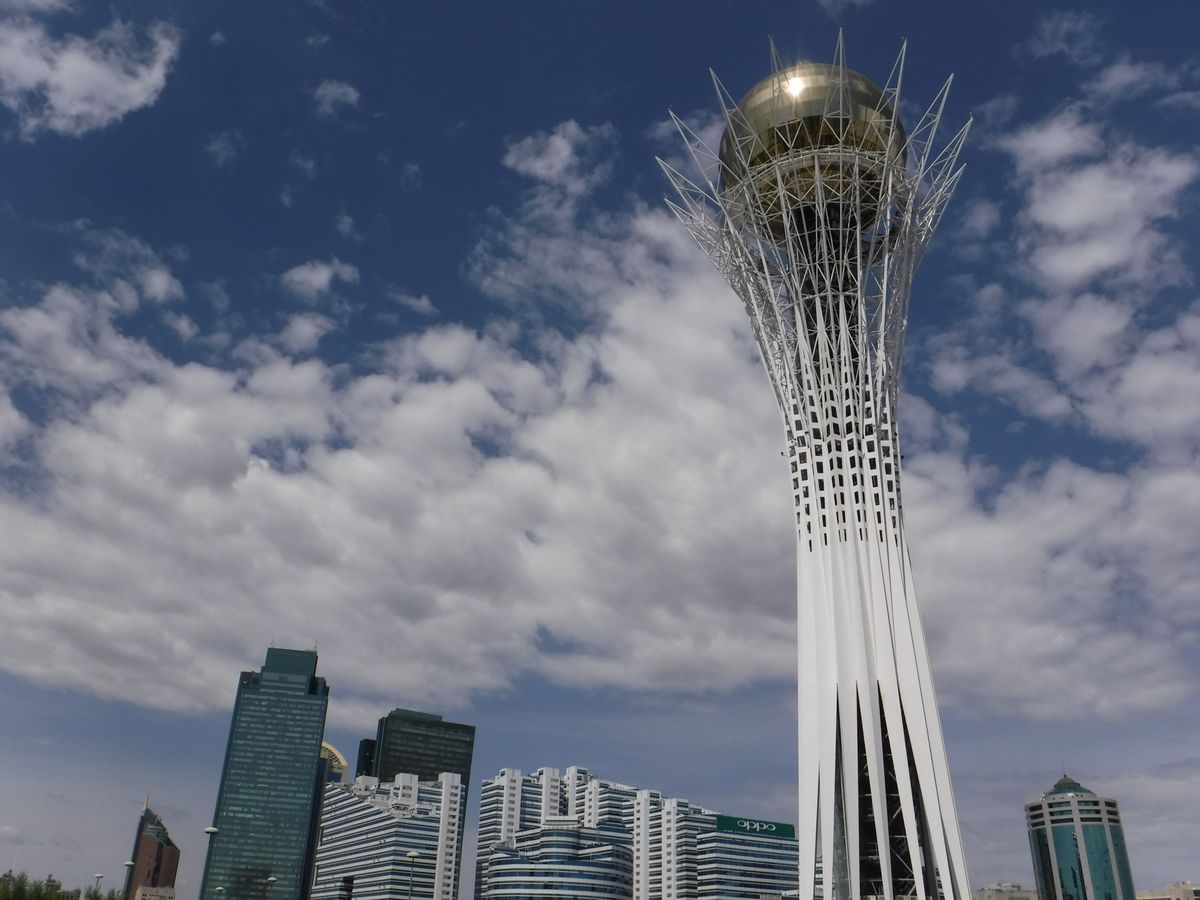 The 28mm wide-angle lens is just enough to capture a crowded urban scene