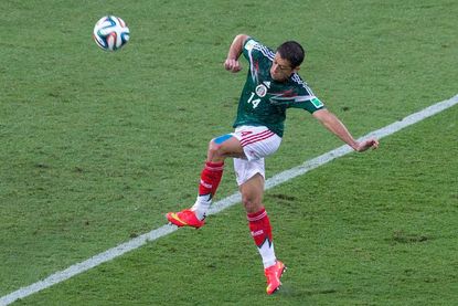 2014 World Cup: Mexico beats Cameroon, 1-0