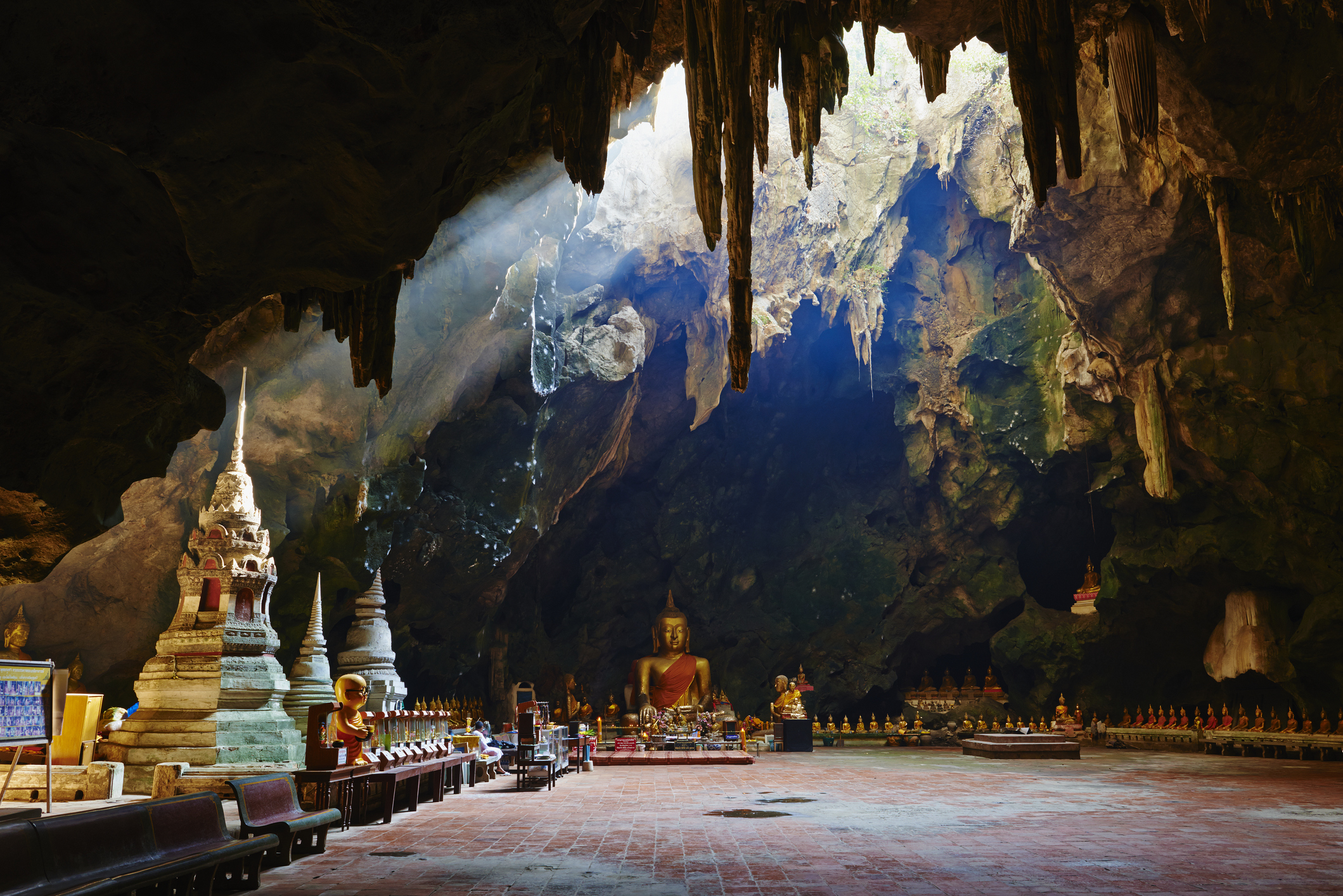 Thailand, Petchaburi, Yai Suwannaram buddhist cave