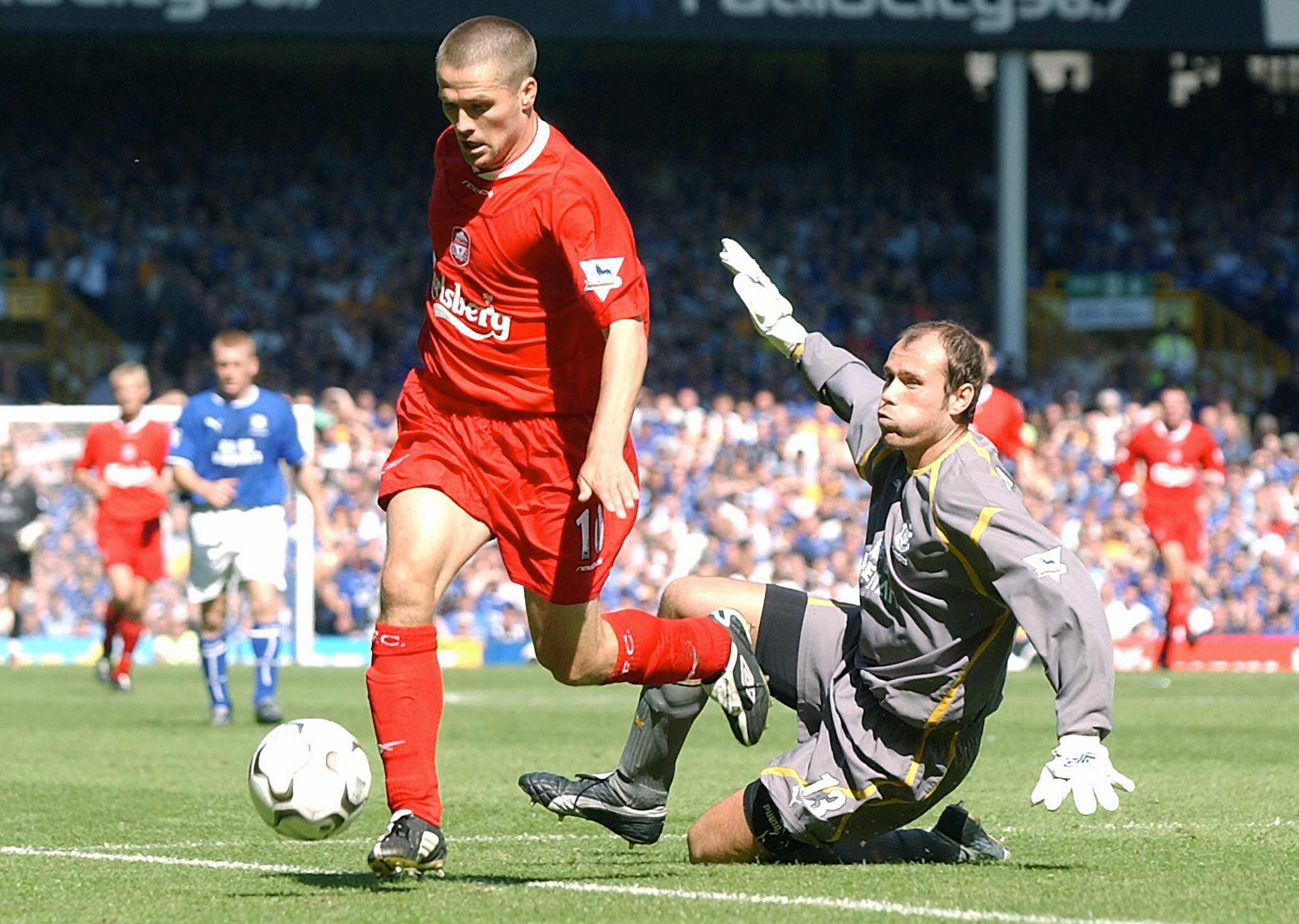 Former Everton goalkeeper Steve Simonsen in action against Michael Owen