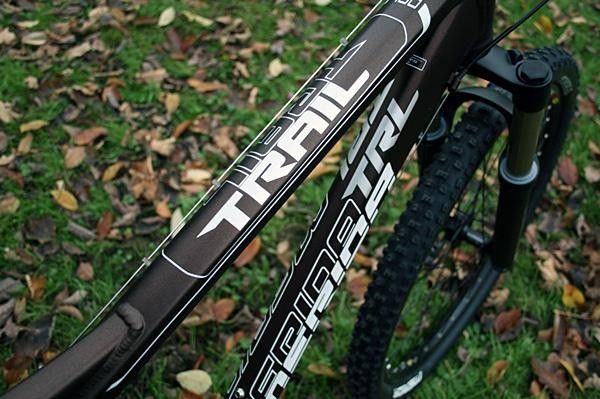 The Merida Matts Trail 700-D features a Rock Shox Recon 327 Solo Air.