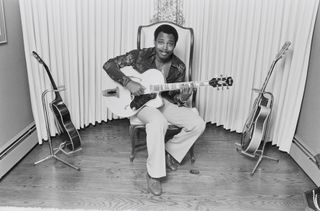George Benson with Ibanez hollowbody electric in 1977