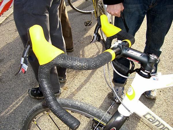 Like Page, Johnson also opts to go without bar top-mounted brake levers.