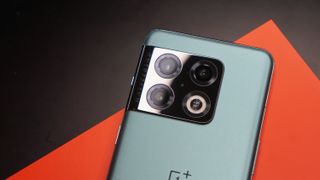 El módulo trasero de cámaras del OnePlus 10 Pro