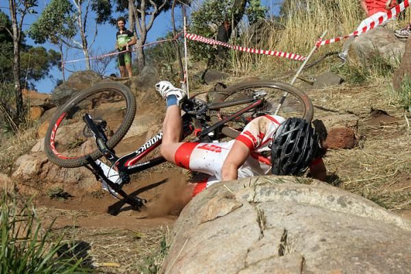 Different jersey, same rock, different race, same result. Holly Harris comes to grief in the same place in both the cross country and super D, but it wasn't enough to prevent her from winning the U19 women's overall.