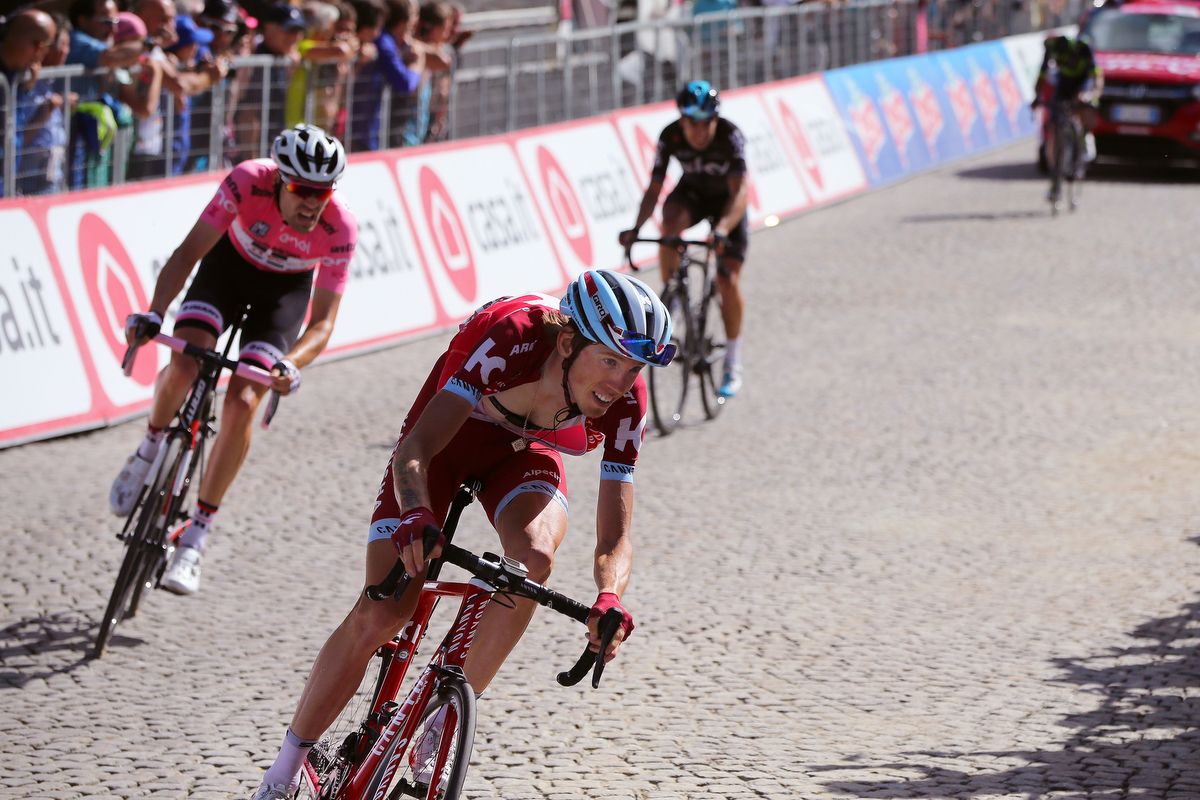 Ilnur Zakarin (Katusha-Alpecin) leads into the final corner