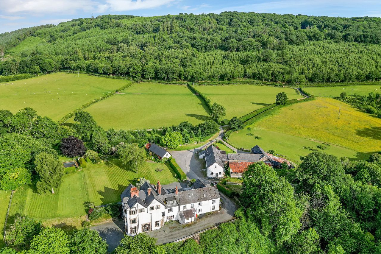 The Cefnllysgwynne estate near Builth Wells - Property for Sale