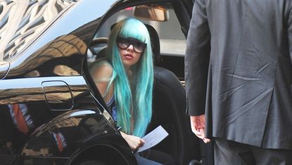 Amanda Bynes getting out of the back of a car.