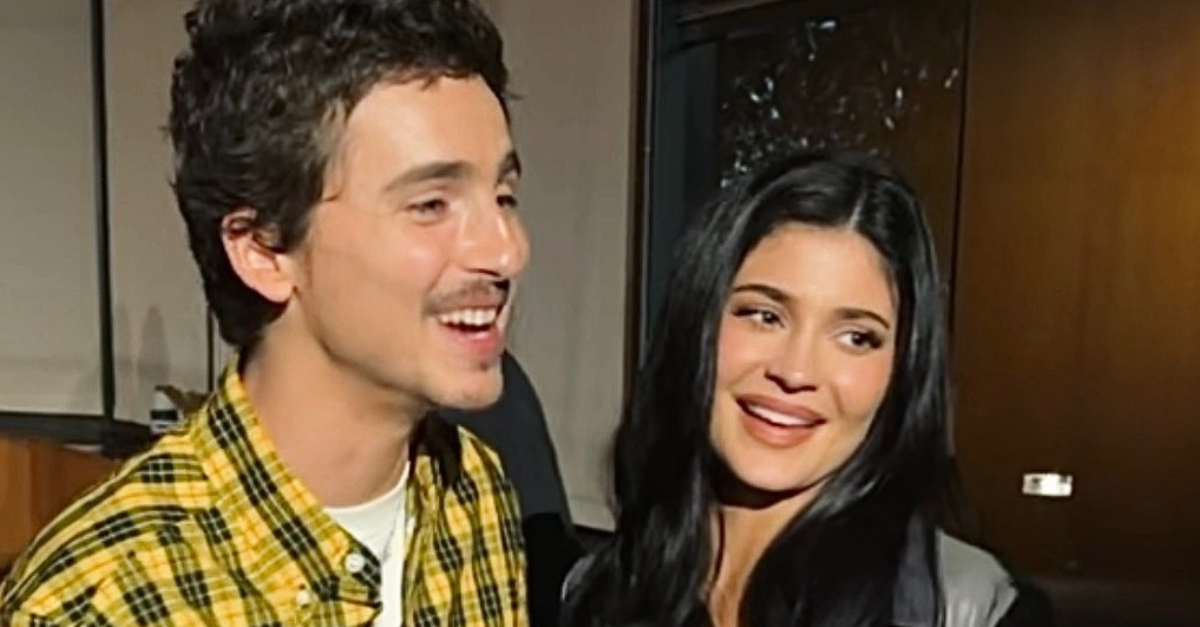 When Jeans Feel Too Casual, L.A. Girls Wear This Pant Trend