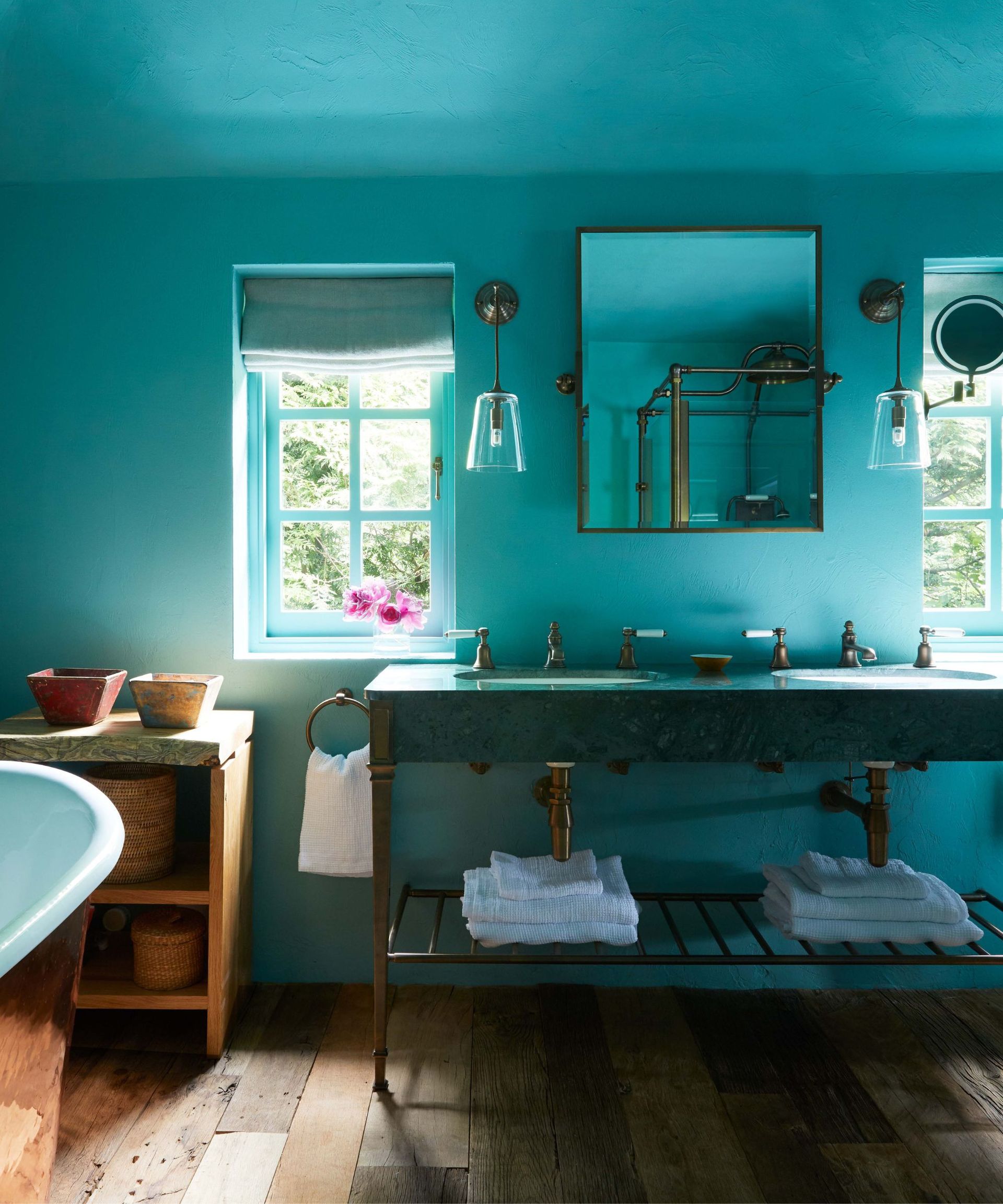 Should bathrooms be light or dark? Homes & Gardens