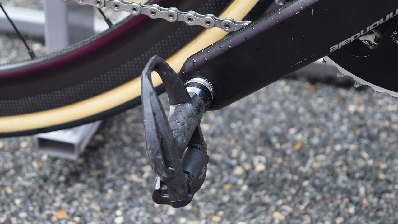 Matching the other Shimano components are the Dura-Ace R9100 pedals
