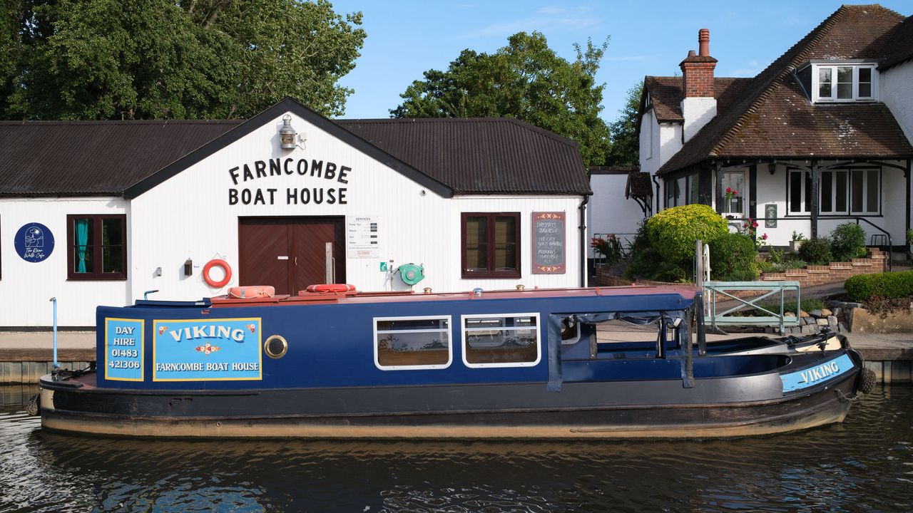 Fujifilm X100VI image gallery: canal boat moored by a boat house