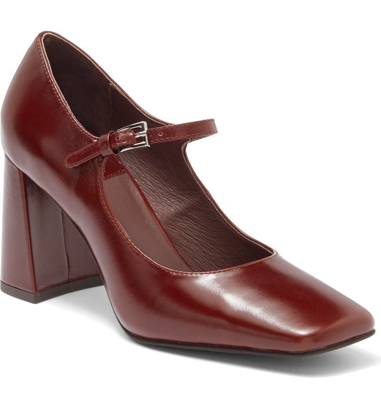 missing-image 31 قطعة أزياء مستوحاة من برادا يمكنك شراؤها لفصل الربيع