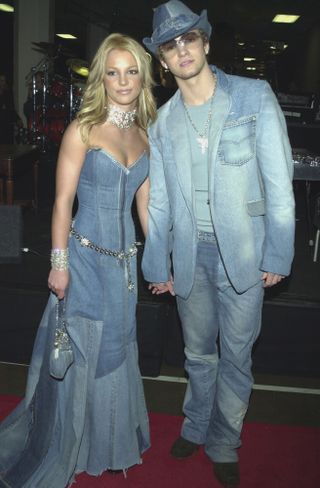 a last-minute Halloween costume idea shown in a photo of Britney Spears and Justin Timberlake