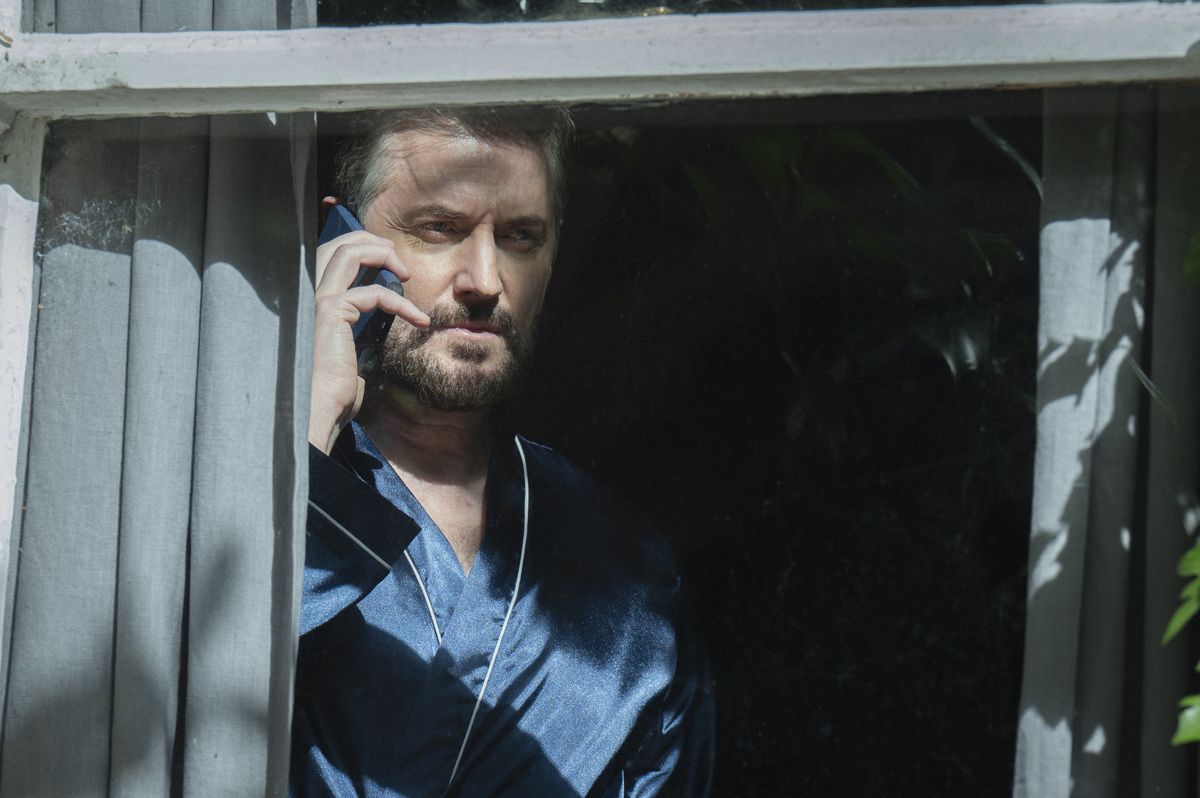 Richard Armitage as Ellis in Missing You.